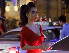 Angela Phương Trinh sexy đi chơi bar