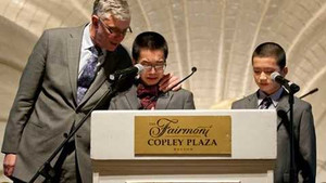 Hai anh em gốc Việt gây xôn xao mạng xã hội Mỹ