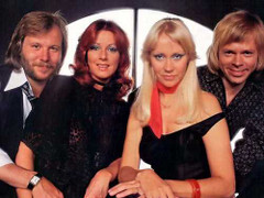 Happy New Year - ca khúc mừng năm mới hay nhất mọi thời