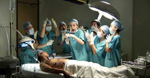 'Cô dâu đại chiến' tung trailer bí ẩn và nguy hiểm