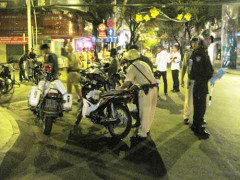 Gia đình 10 người dàn cảnh móc túi đêm Noel