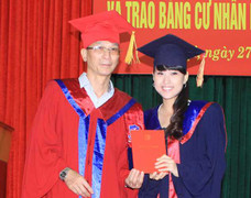 Không cho chụp hình tốt nghiệp, thợ ảnh ép sinh viên?