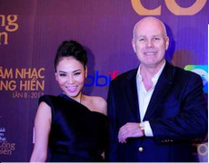 Thu Minh có đuổi kịp trang phục 12 tỷ của Lý Nhã Kỳ