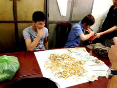 Cụ già ăn xin bị cướp 25 cây vàng trong túi quần