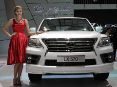 Về Việt Nam, loạt xe sang Lexus chốt giá bao nhiêu?