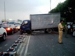 Sau tai nạn, tài xế bị 'xử' đường phố náo loạn