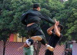 Cảnh sát cơ động và những miếng đánh danh bất hư truyền