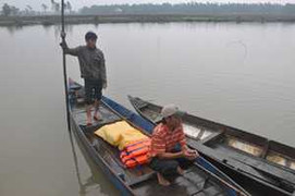 Lật thuyền giữa sông, 3 người chết thảm