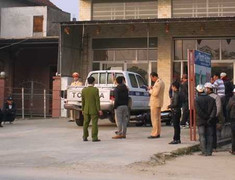 CSGT truy đuổi xe vi phạm, 2 người ngã bị thương