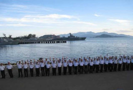 Tàu ngầm Hà Nội sẽ tự bơi vào cầu cảng Cam Ranh