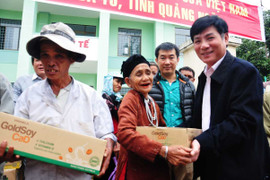 Vinamilk hỗ trợ người dân vùng lũ Quảng Ngãi