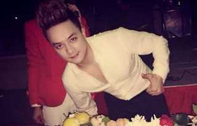 Cao Thái Sơn lại ăn sushi trên mẫu nude gây scandal