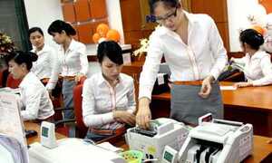 Nhân viên ngân hàng mong tăng lương để... hết ế