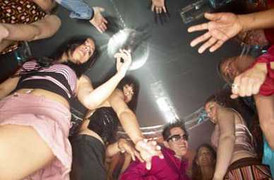 Bữa tiệc thác loạn ngập tràn sex, thuốc kích dục