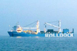 Đang đưa tàu Kilo Hà Nội xuống vịnh Cam Ranh