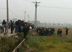 Hà Nội: Thi thể nam thanh niên dưới mương nước