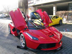 Siêu xe hàng 'lướt' đắt gấp đôi hàng bóc tem