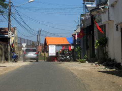 Hốt hoảng phát hiện thi thể cháy đen trước cửa nhà