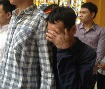 Táo tợn bóp 'của quý' người nước ngoài để cướp