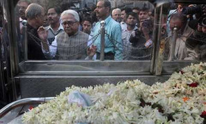 Tin sáng: Thiếu nữ bị cưỡng hiếp tập thể rồi thiêu sống