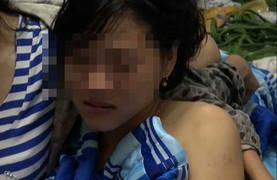 Thầy giáo đưa nữ sinh vào toilet để 'xem điểm'