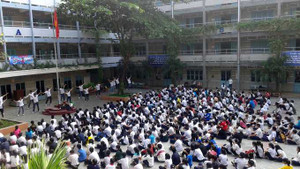 Quảng cáo tấn công trường học