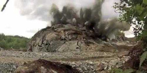 Kinh hoàng khoảnh khắc đặt thuốc nổ lật tung núi đá