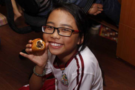 Lộ clip Phương Mỹ Chi nằm võng hát dân ca rất đáng yêu