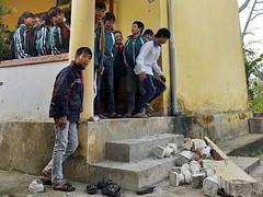 Sập lan can trường, 3 học sinh bị thương nặng