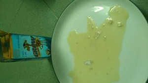 Bị tố sữa vón cục, không an toàn, Abbott khẳng định: Lô nào cũng thế!