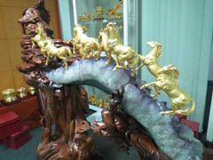 Cận cảnh bộ 'quà khủng' Bát Mã mạ vàng giá bạc tỷ