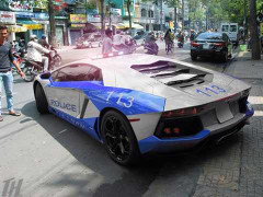 Siêu xe Lamborghini Aventador của cảnh sát 113 lên báo Tây là 'hàng nhái'?