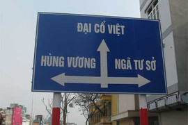 Biển giao thông sai quốc hiệu trên đường 'đắt nhất hành tinh'