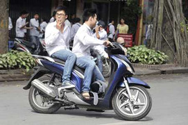 Sẽ ghi hình học sinh vi phạm luật giao thông