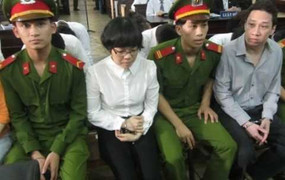 Xử 'siêu lừa' Huyền Như: 'Giao trứng cho ác'?