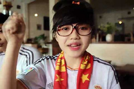 CĐV xinh đẹp làm clip tặng U19 Việt Nam