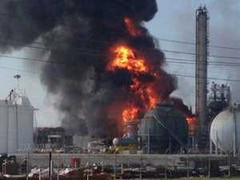 Video: Nổ tung nhà máy hóa chất ở Nhật