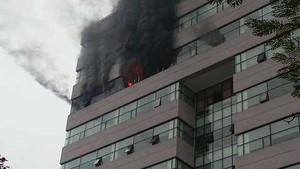 Khói lửa ngùn ngụt tại ĐH Ngoại thương Hà Nội