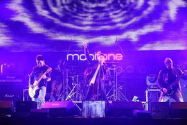 'Bão' rock nhấn chìm 22.000 khán giả Thủ đô Hà Nội