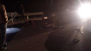 Đang sửa xe, 3 người bị xe ôtô đâm chết