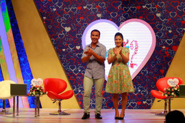 Quyền Linh phát hoảng nghe tin con trai yêu 'bằng chân'