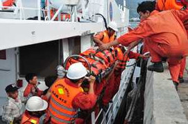 Khẩn cấp cứu ngư dân gặp nạn trên biển Hoàng Sa