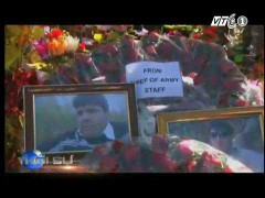 Rúng động cậu bé liều mạng với kẻ ôm bom khủng bố