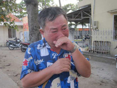 Nước mắt người cha có con là 'mẹ mìn' bắt cóc trẻ