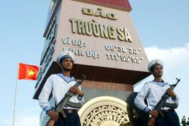 Góc nhìn mới qua sách ảnh Hoàng Sa, Trường Sa