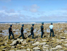 Chiến sỹ Trường Sa kết hoa mai, gói bánh chưng đón Tết