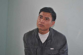 'Ám sát' bằng cassette: Lời kể người giao quà