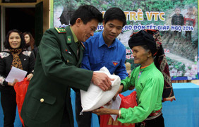 Tết sớm với đồng bào Vân Hồ, Sơn La