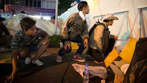 Tin sáng: 30 viên đạn bắn vào người biểu tình Thái Lan