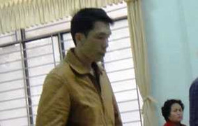 Lừa anh họ, mang ô tô đi cầm lấy tiền tiêu xài